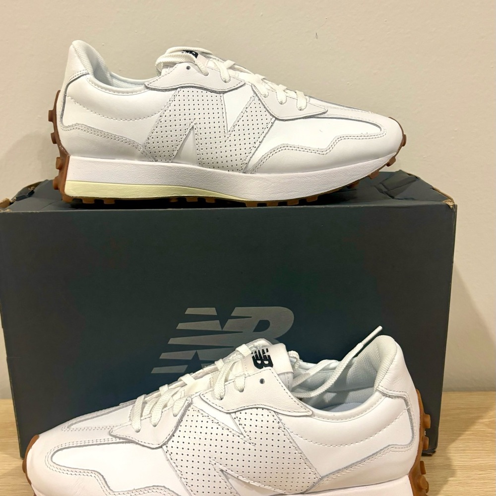 New Balance 327! Size 9.5! New in box! Ships fast!